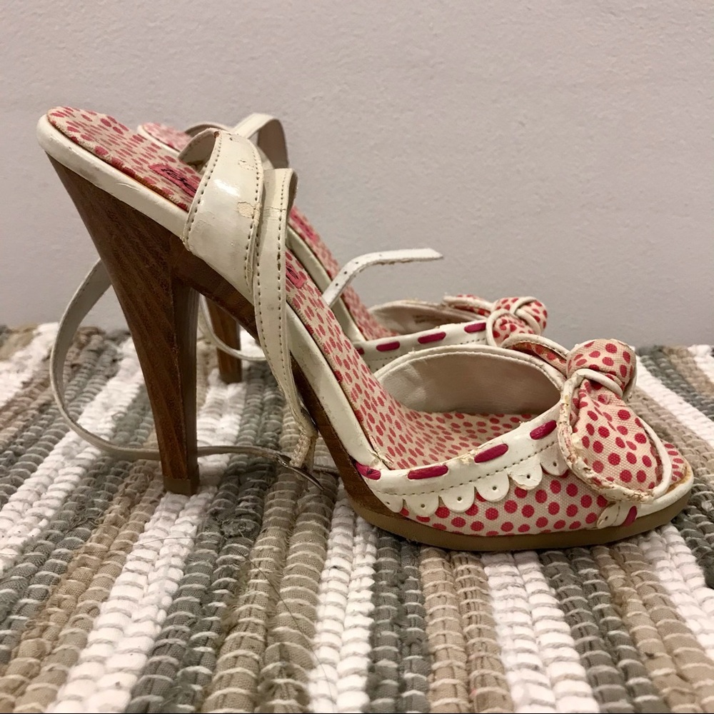 Betseyville fabric and patent leather sandals. Size 6M. Good used condition - Picture 5 of 11